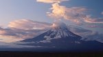Вулкан Эбеко на Курилах выбросил пепел на высоту до 1,8 км