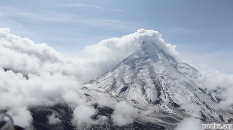 На Камчатке вулкан Ключевской выбросил пятикилометровый столб пепла