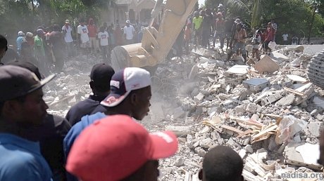 В Гаити объявили траур в память жертв землетрясения
